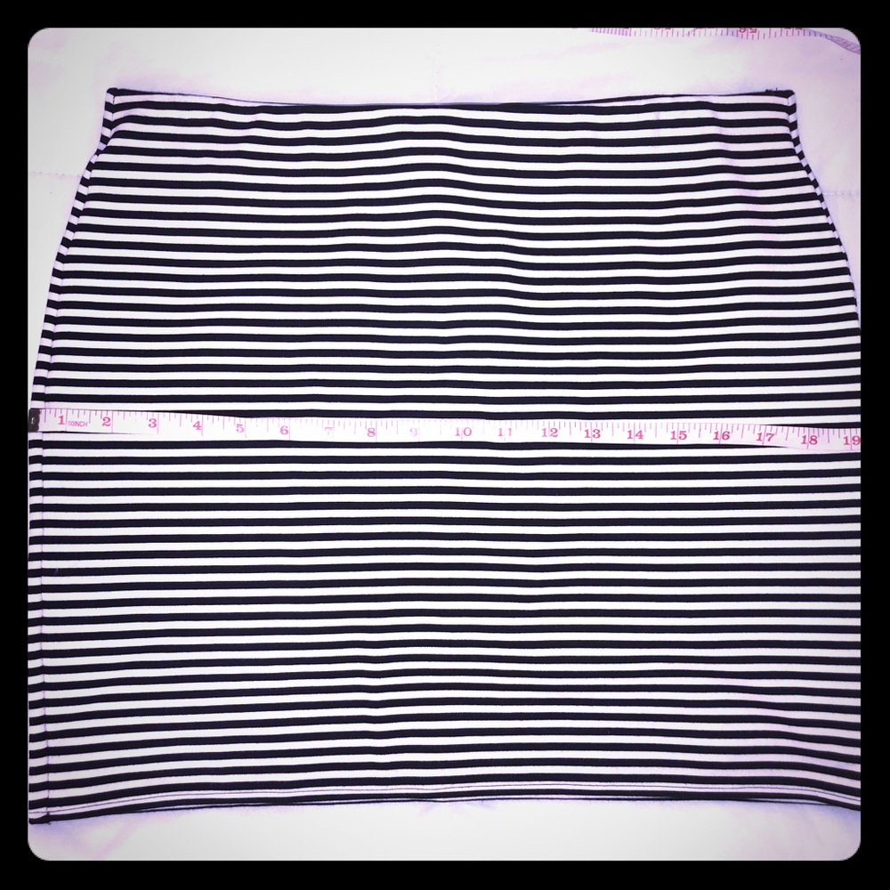 LOFT Size M Black and White Striped Skirt